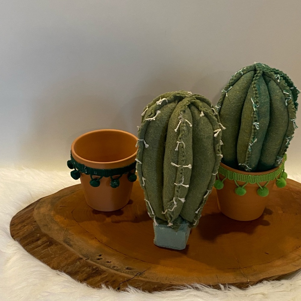 Faux Felted Potted Cactus Pin Cushion Decor Set Of 3 Green Academia Artisan - Picture 4 of 5